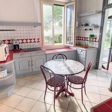 Dom wakacyjny Maison De 5/7 Pers, Acces Mer, Jardin Arbore, Veranda, Calme, Parking Securise. - Fr-1-710-3